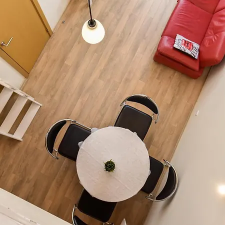 Apartament Grey Red